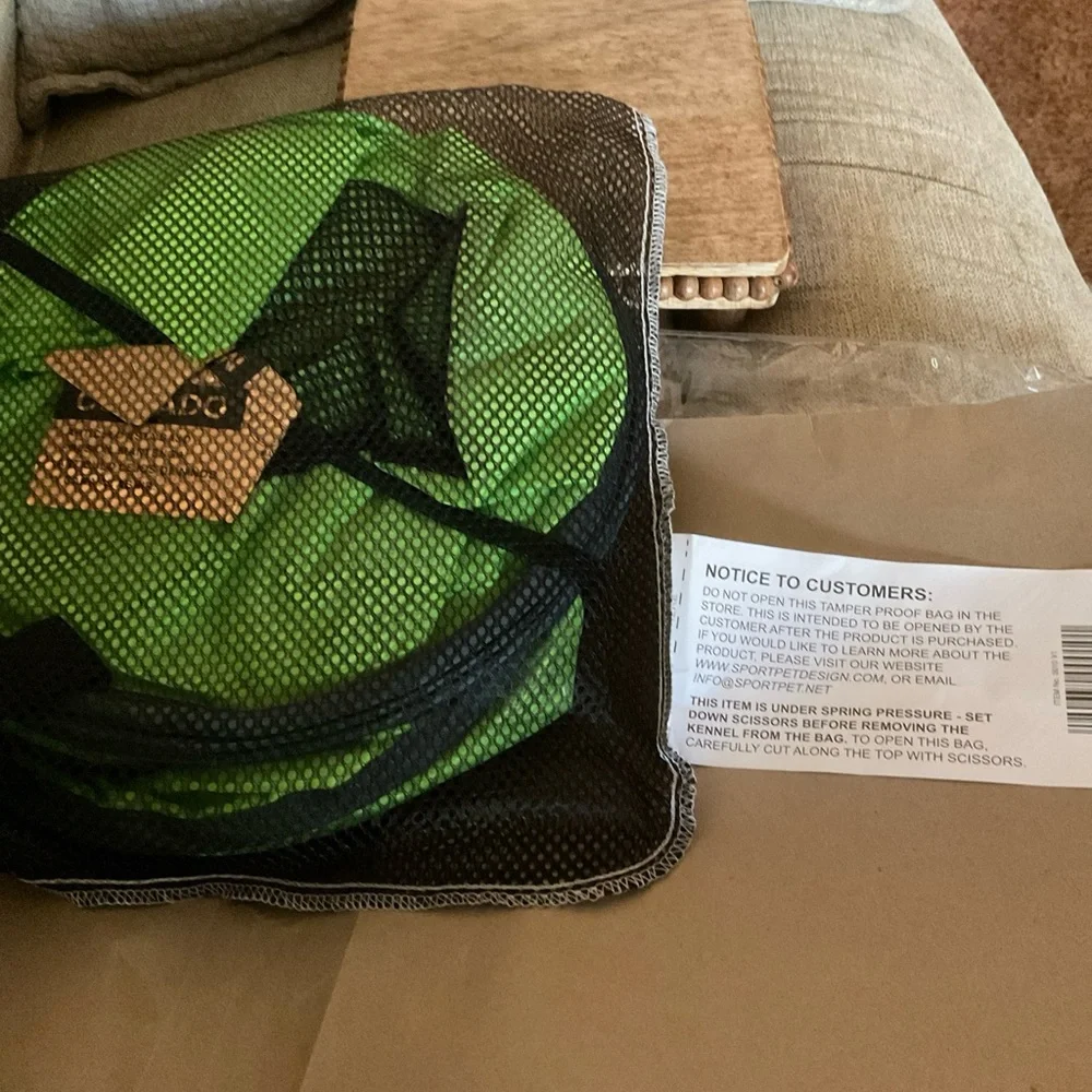 Pop Open Dog Kennel, up to 50 pounds, med. size dogs, light green, sturdy